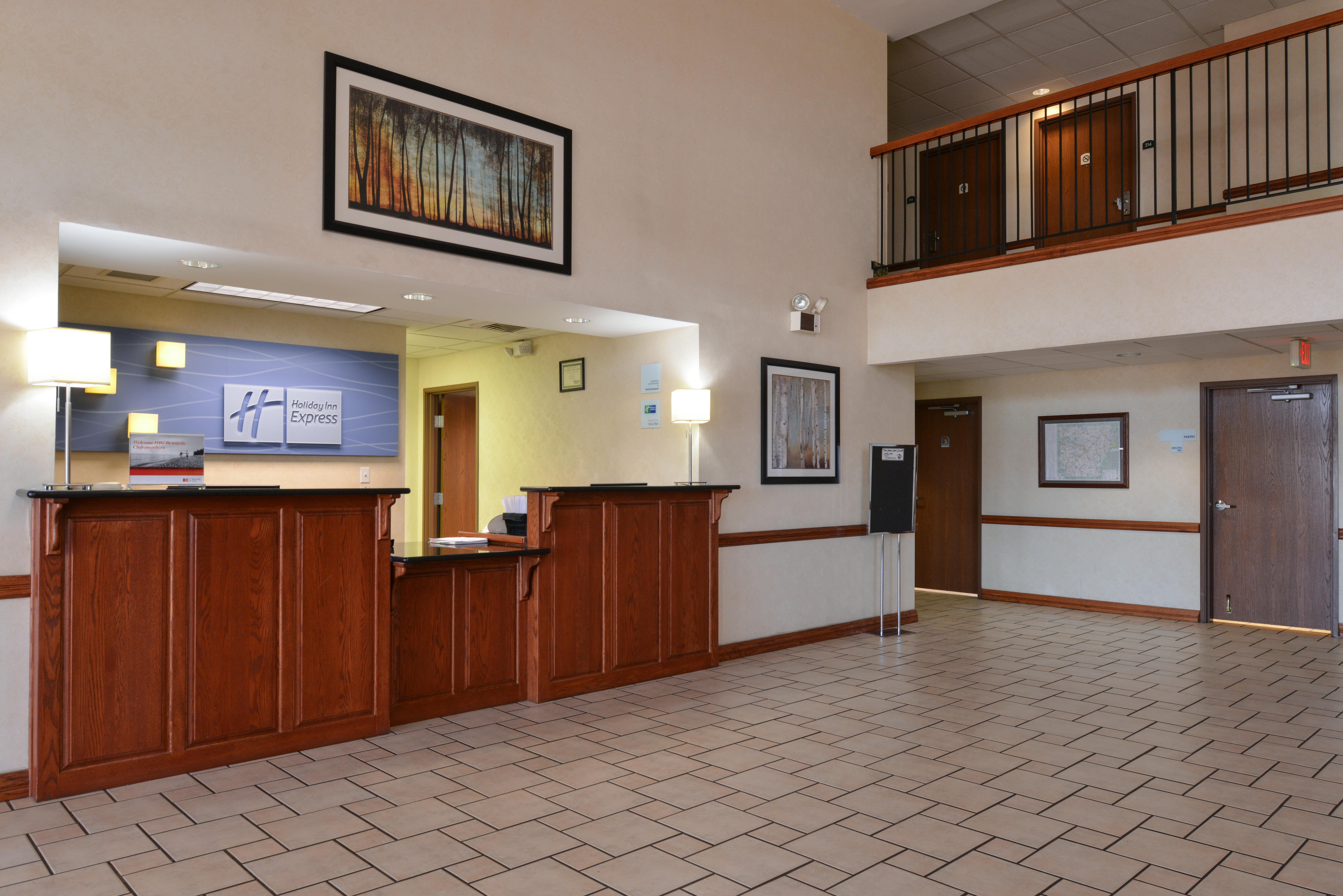 Holiday Inn Express Hotel & Suites Харрисон Экстерьер фото