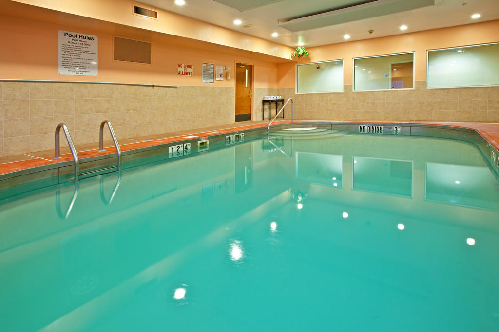 Holiday Inn Express Hotel & Suites Харрисон Экстерьер фото
