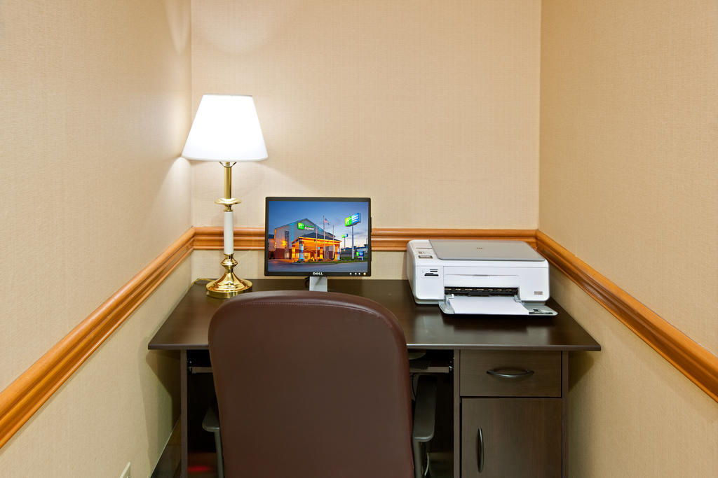 Holiday Inn Express Hotel & Suites Харрисон Экстерьер фото