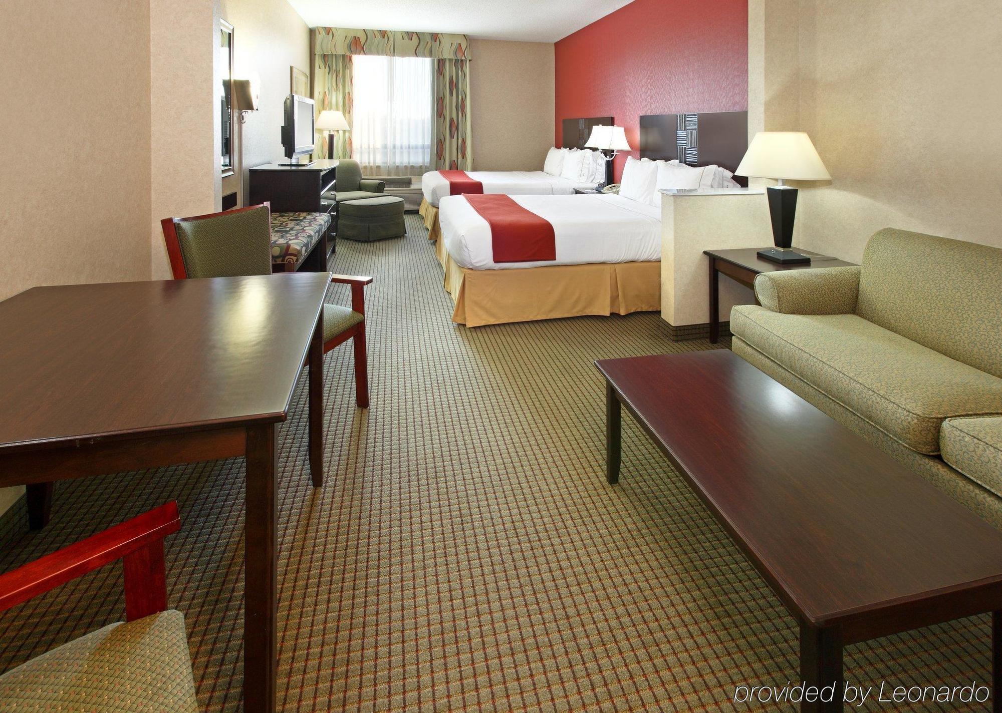 Holiday Inn Express Hotel & Suites Харрисон Номер фото