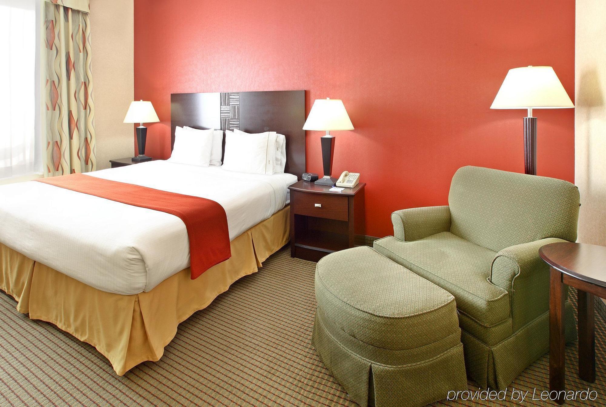 Holiday Inn Express Hotel & Suites Харрисон Номер фото