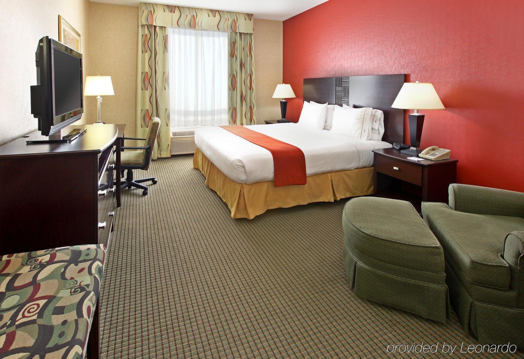 Holiday Inn Express Hotel & Suites Харрисон Номер фото