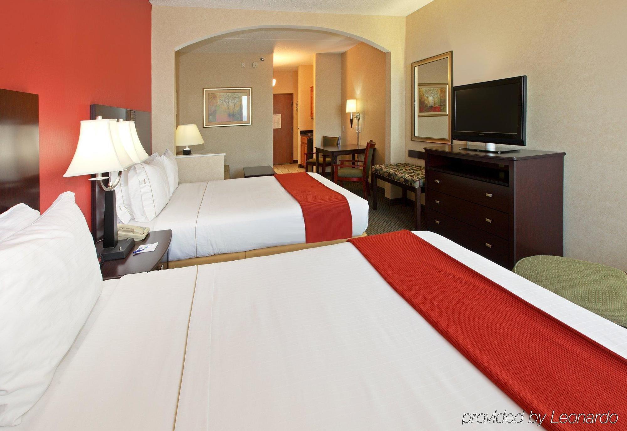 Holiday Inn Express Hotel & Suites Харрисон Номер фото