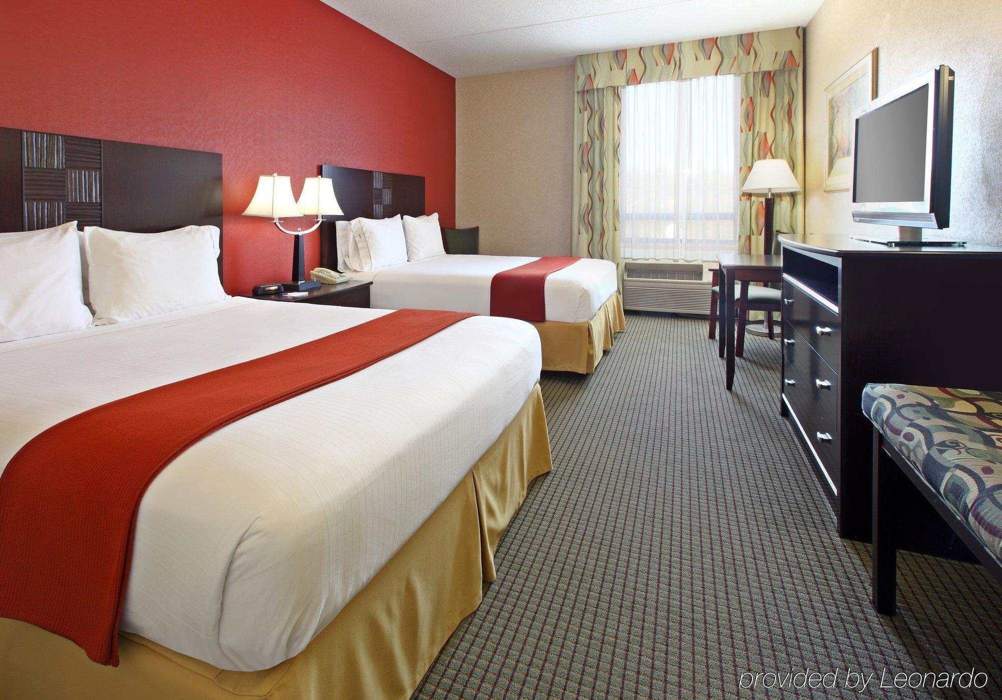 Holiday Inn Express Hotel & Suites Харрисон Номер фото