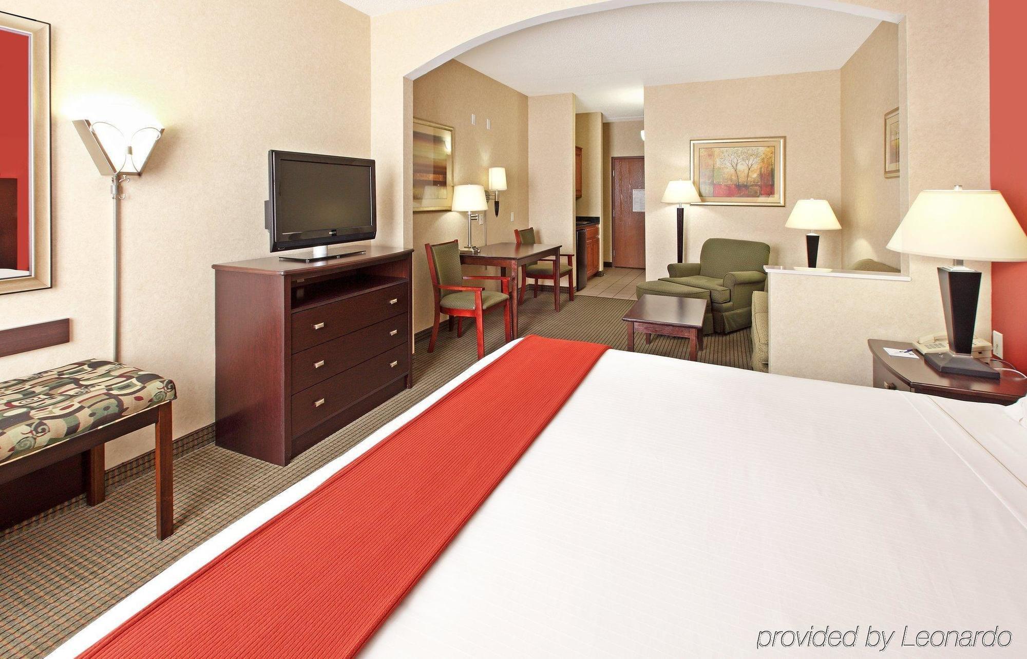 Holiday Inn Express Hotel & Suites Харрисон Номер фото