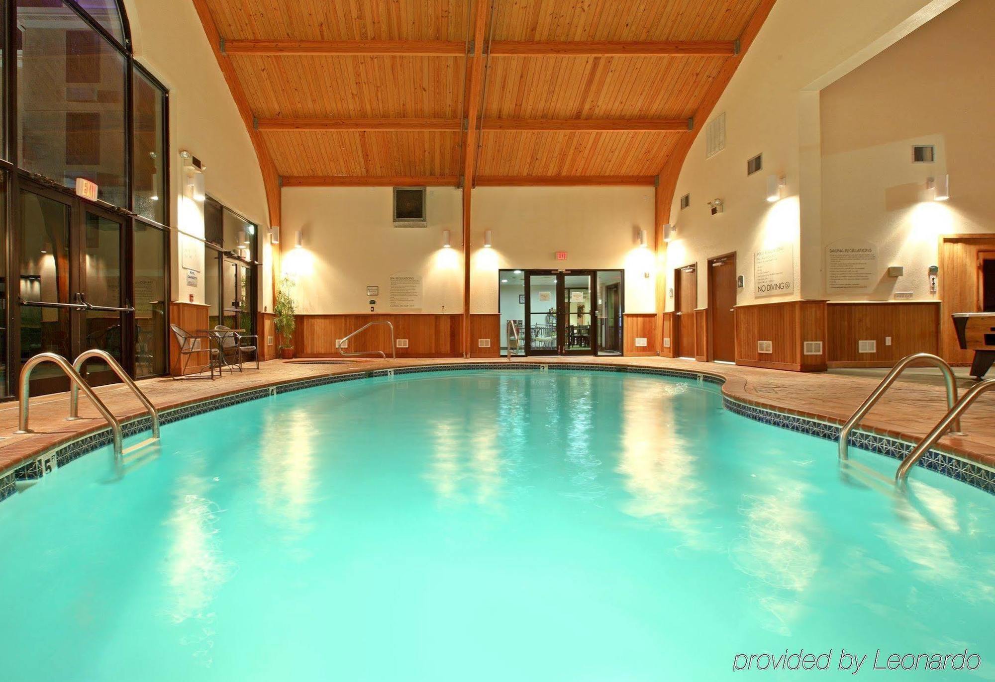 Holiday Inn Express Hotel & Suites Харрисон Экстерьер фото
